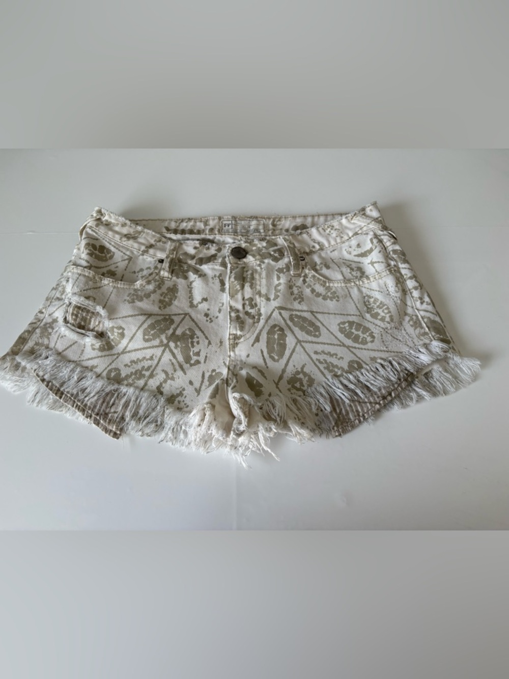 Free People Printed Frayed Denim Cutoff Shorts Size 28 - Picture 3 of 6